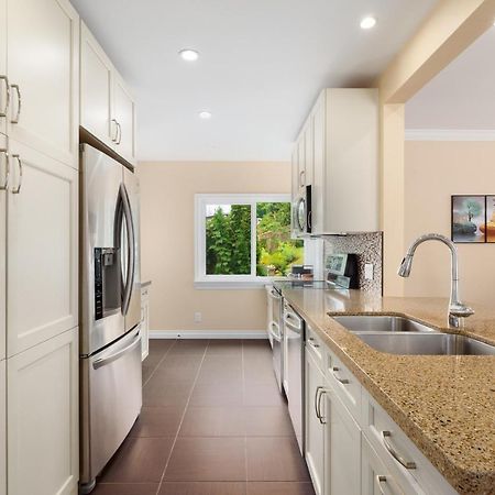 Lovely 3 Bedroom Port Moody Spacious Home 6 People Free Parking Ngoại thất bức ảnh