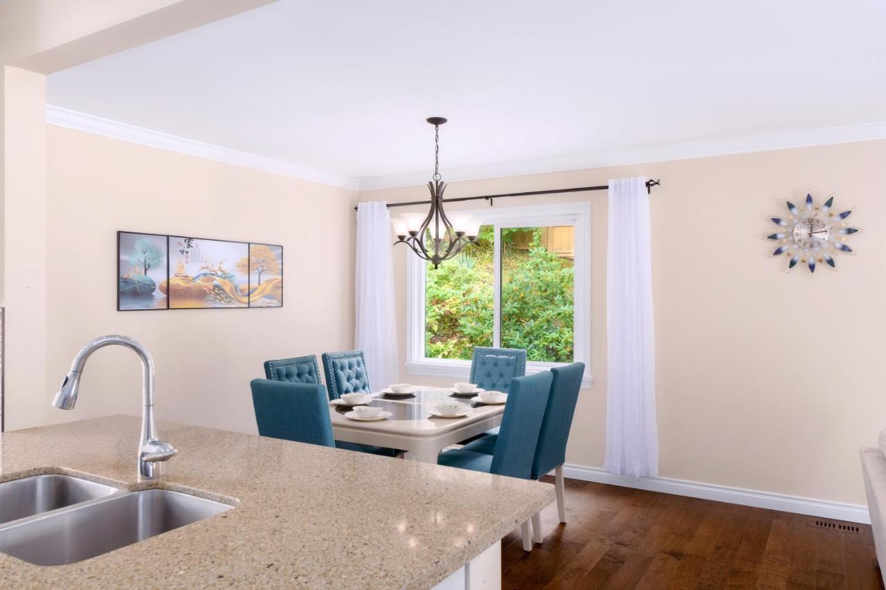 Lovely 3 Bedroom Port Moody Spacious Home 6 People Free Parking Ngoại thất bức ảnh
