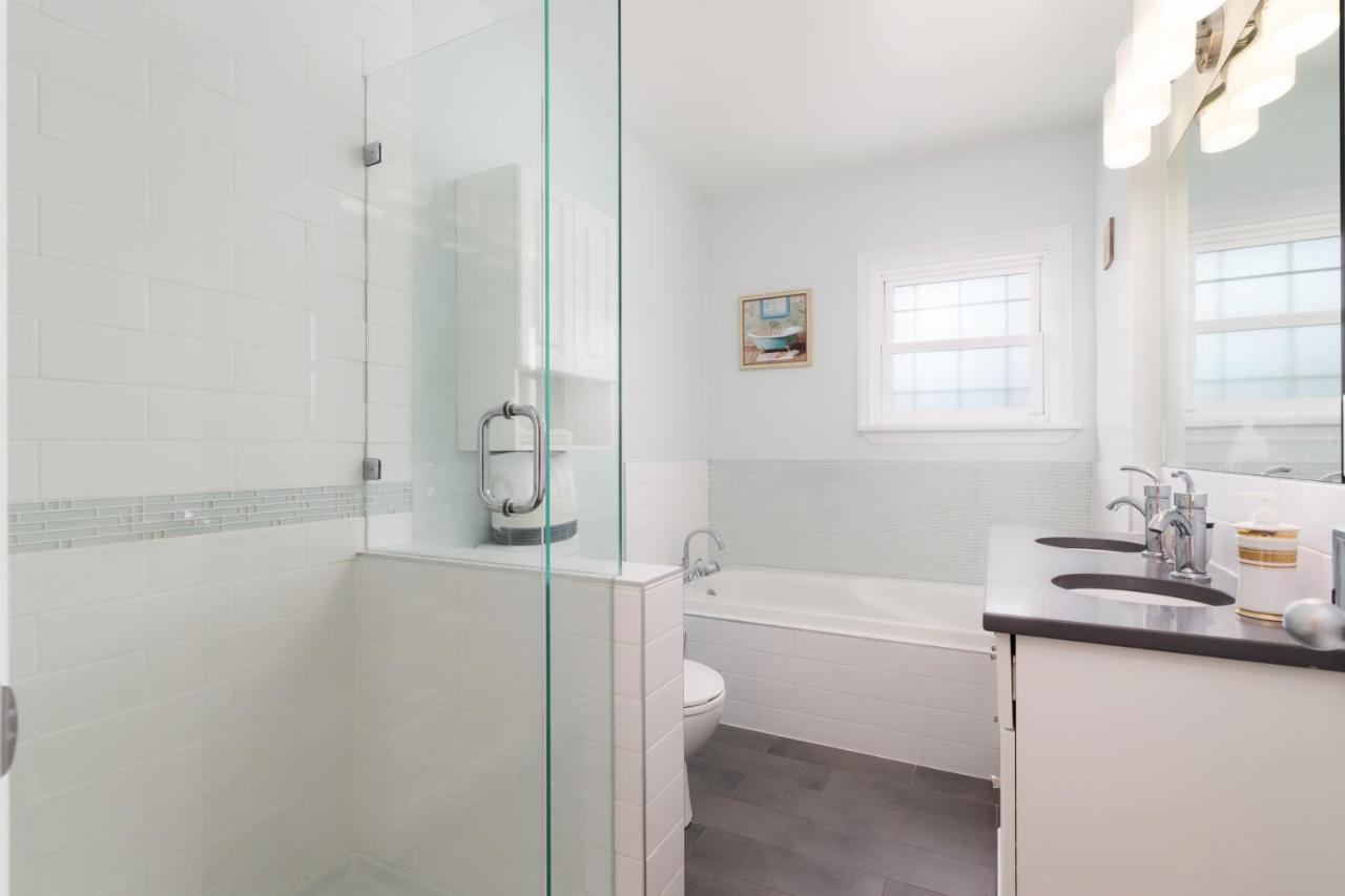 Lovely 3 Bedroom Port Moody Spacious Home 6 People Free Parking Ngoại thất bức ảnh